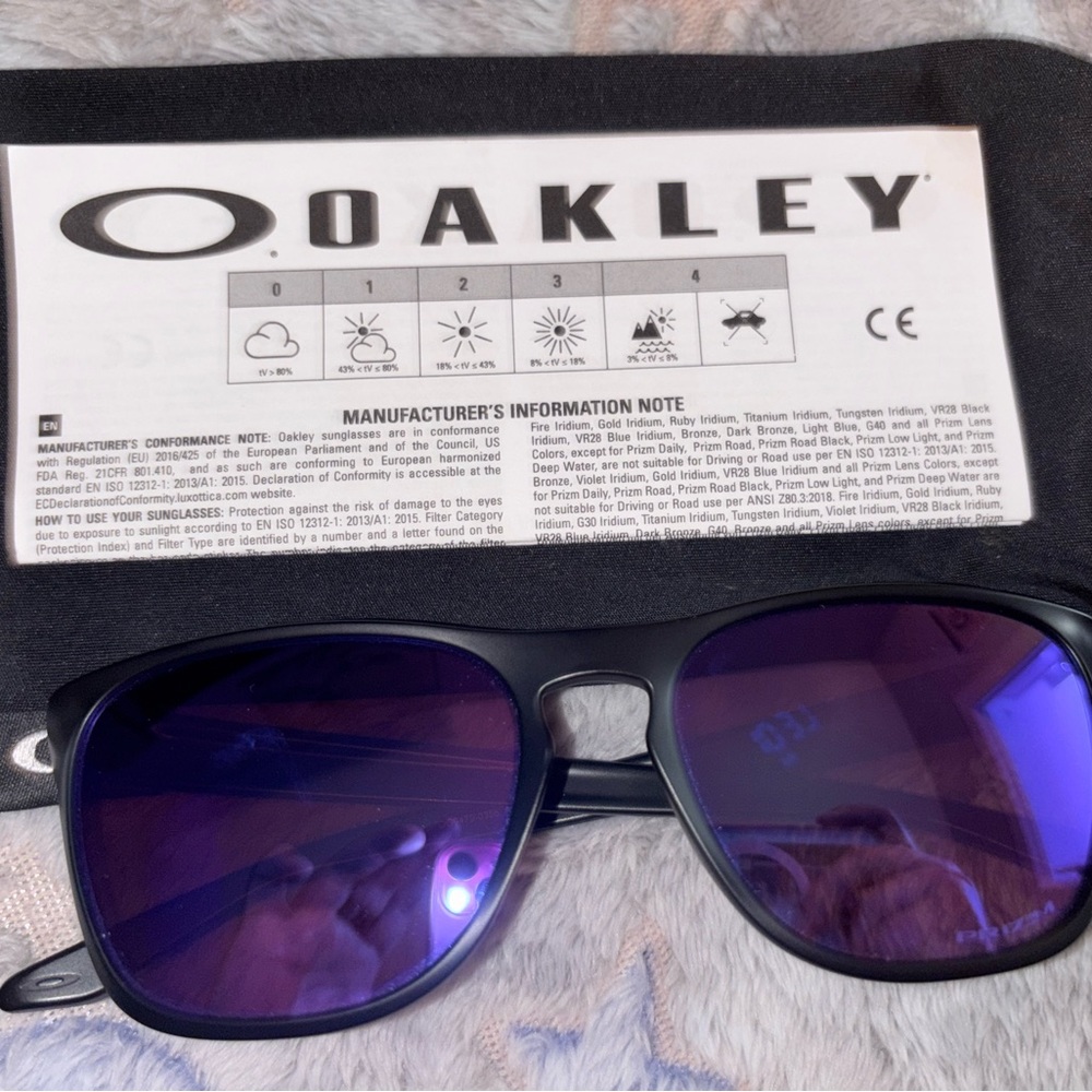 Oakley Men's Sunglasses with Black Frame and Purple Lenses Never Worn New